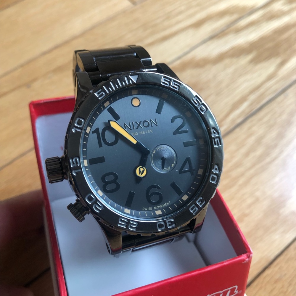 Nixon 51-30 tide . Like new .
